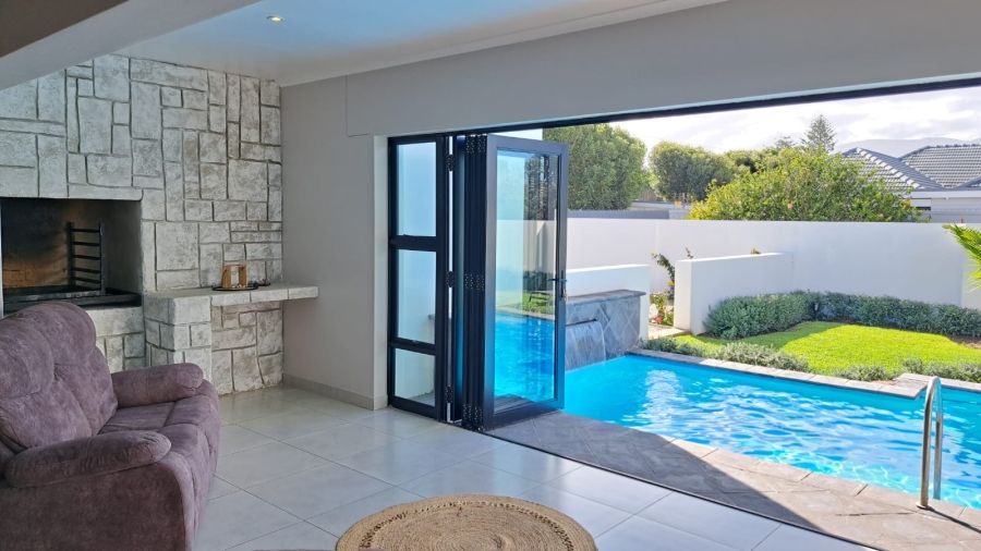 9 Bedroom Property for Sale in Westcliff Western Cape